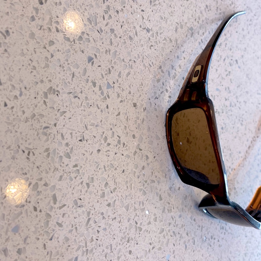 Authentic Oakley Sunglasses (4+1) SQUARED